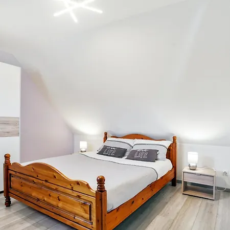Maison Charmante Avec Jardin A | Climatisation Incluse Vakantiehuis *